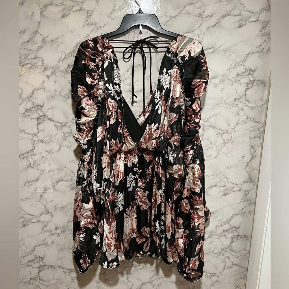 ASOS DESIGN satin stripe blouson mini dress with ring detail in floral print - Picture 7 of 12